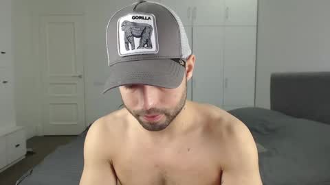 onebestlover online show from March 3, 12:27 pm