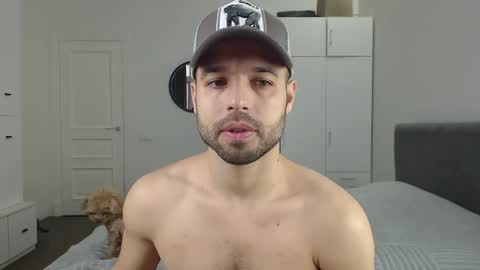 onebestlover online show from March 7, 8:45 am