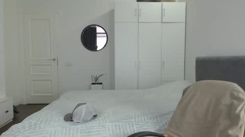 onebestlover online show from March 11, 8:52 am