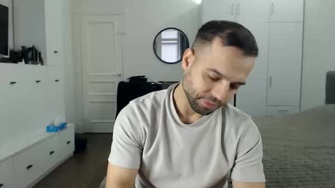 onebestlover online show from March 30, 5:41 am