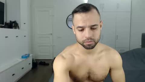 onebestlover online show from April 9, 6:02 am