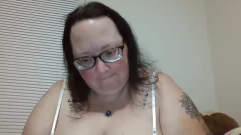 Snapshot of onedaffodil84 chatting on February 5, 3:23 am Pixie online show from February 5, 3:23 am