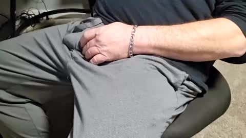 Snapshot of onelargecock0615 chatting on December 6, 6:06 pm Unpredictable online show from December 6, 6:06 pm