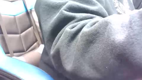 Snapshot of onelargecock0615 chatting on January 17, 12:10 pm Unpredictable online show from January 17, 12:10 pm