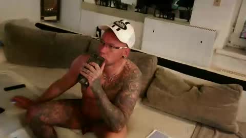 Snapshot of onepussycock chatting on April 10, 9:03 am .....mICha..... online show from April 10, 9:03 am