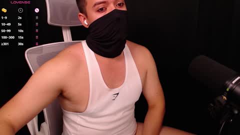 Snapshot of onlycosplayguy chatting on November 10, 11:15 pm Dante online show from November 10, 11:15 pm