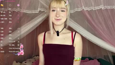 Snapshot of onlyeva1 chatting on April 17, 8:17 am Eva online show from April 17, 8:17 am