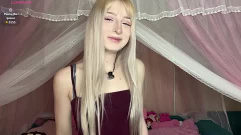 Snapshot of onlyeva1 chatting on May 1, 8:19 am Eva online show from May 1, 8:19 am