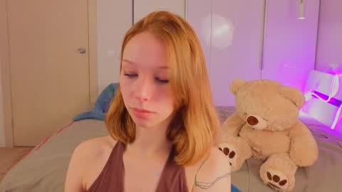 Snapshot of onlylily chatting on November 7, 11:43 am Lily online show from November 7, 11:43 am