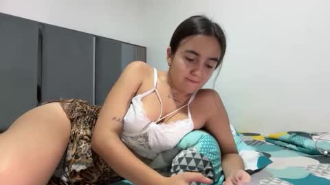 Snapshot of onlythem777 chatting on April 2, 1:25 am PAREJA LATINA JOVEN MUY CACHONDOS online show from April 2, 1:25 am