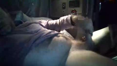 Snapshot of onthemove03 chatting on March 16, 5:44 am onthemove03 online show from March 16, 5:44 am