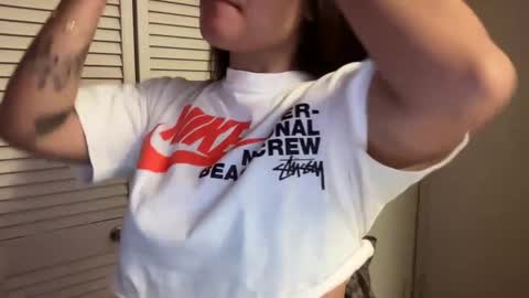 Snapshot of oohhellothere chatting on September 16, 6:47 am Miss Girly online show from September 16, 6:47 am