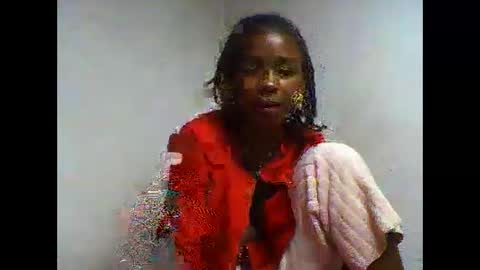 Snapshot of oooorazanasoa chatting on May 28, 6:27 pm oooorazanasoa online show from May 28, 6:27 pm