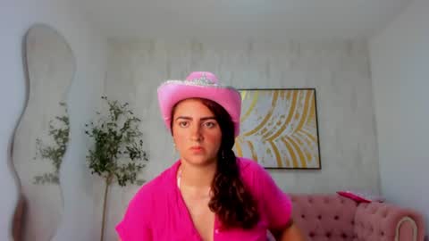 Snapshot of ophelia_jade chatting on June 24, 5:39 am Ofelia Mara online show from June 24, 5:39 am