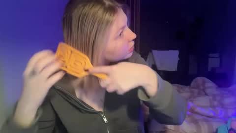 Ophelia online show from December 23, 6:44 am