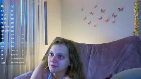 Snapshot of orivienne chatting on May 19, 4:02 pm Dolores online show from May 19, 4:02 pm