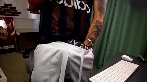 OscarWills online show from May 16, 4:42 am