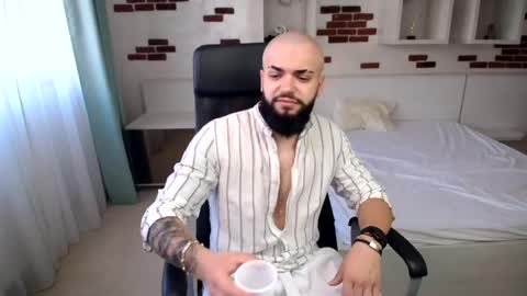 OscarWills online show from May 24, 5:01 am