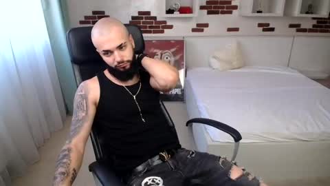 OscarWills online show from May 25, 4:40 am