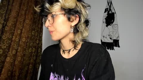 Otto 3 online show from December 3, 9:45 pm