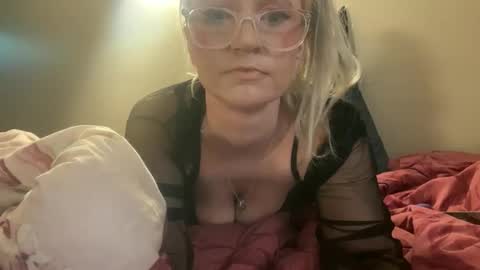 outback_goddess_ online show from May 30, 12:35 pm