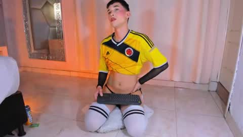 owen_stone1 online show from June 28, 12:38 am