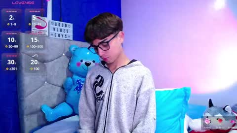 Owen  Independent model  online show from December 5, 6:32 am