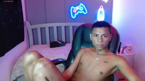 Snapshot of owenstone chatting on December 18, 10:13 pm OWEN online show from December 18, 10:13 pm