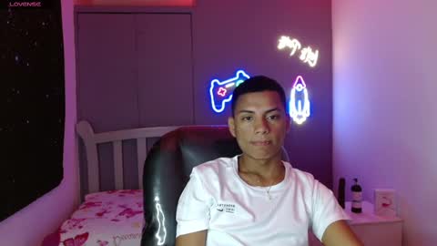 Snapshot of owenstone chatting on December 23, 7:52 pm OWEN online show from December 23, 7:52 pm