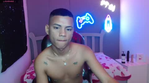 Snapshot of owenstone chatting on December 28, 8:36 pm OWEN online show from December 28, 8:36 pm