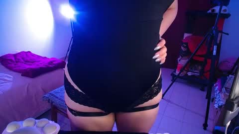Snapshot of paariss_ chatting on May 15, 10:28 pm Paris online show from May 15, 10:28 pm