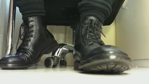 Snapshot of pablomenesssl chatting on February 6, 3:41 pm Pablo Meness online show from February 6, 3:41 pm