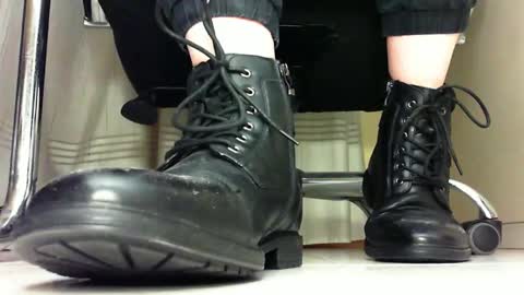 Snapshot of pablomenesssl chatting on February 10, 12:19 am Pablo Meness online show from February 10, 12:19 am