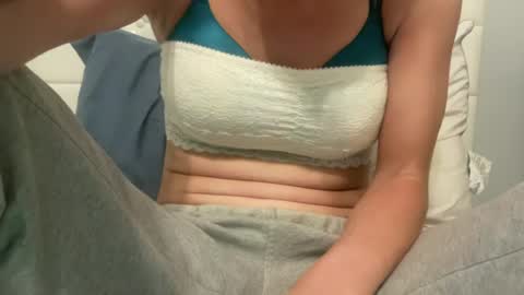 Snapshot of paigeraeanna chatting on July 9, 4:27 am paigeraeanna online show from July 9, 4:27 am
