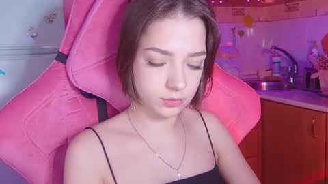 Snapshot of pambeeslyy chatting on June 23, 12:47 pm Pam online show from June 23, 12:47 pm