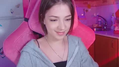 Snapshot of pambeeslyy chatting on June 28, 2:23 pm Pam online show from June 28, 2:23 pm