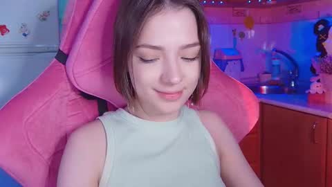 Snapshot of pambeeslyy chatting on July 7, 6:12 pm Pam online show from July 7, 6:12 pm