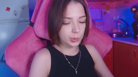 Snapshot of pambeeslyy chatting on July 30, 7:02 pm Pam online show from July 30, 7:02 pm
