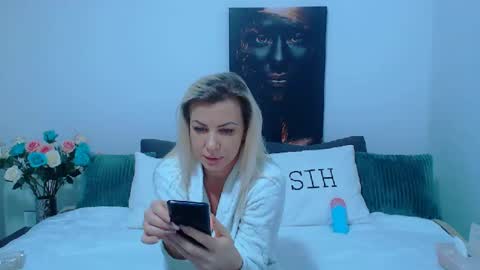PAMEL ISSY online show from January 4, 2:46 pm