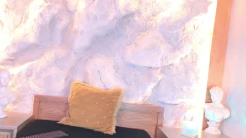 pamelaa_dior online show from May 18, 4:13 pm