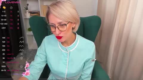 Snapshot of pamellamurphy chatting on October 15, 7:30 am pamellamurphy online show from October 15, 7:30 am