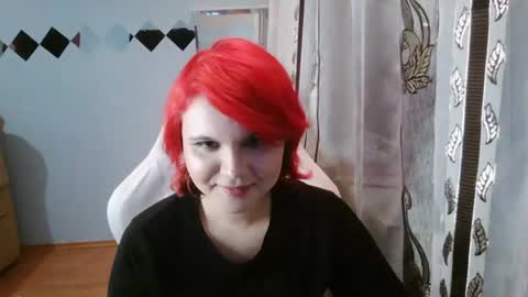 Snapshot of pamilatennyson chatting on June 18, 5:39 pm Flora online show from June 18, 5:39 pm