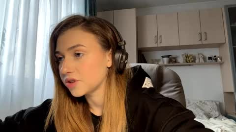 Lia online show from May 29, 2:37 pm