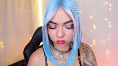 Snapshot of pandorabeker chatting on December 12, 11:03 pm online show from December 12, 11:03 pm