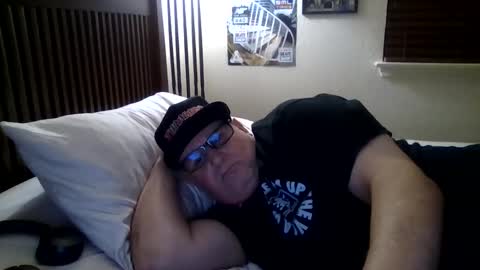 Snapshot of panos678442 chatting on April 19, 3:17 am panos online show from April 19, 3:17 am