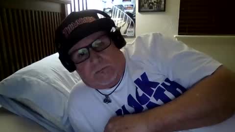 Snapshot of panos678442 chatting on April 26, 6:55 am panos online show from April 26, 6:55 am