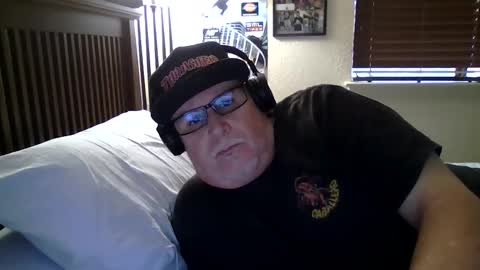 Snapshot of panos678442 chatting on May 4, 12:23 pm panos online show from May 4, 12:23 pm
