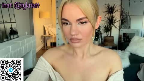 Snapshot of pantykrist chatting on February 1, 1:20 pm Kristina Kriss online show from February 1, 1:20 pm