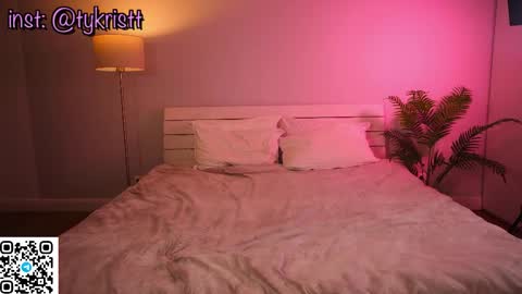 Snapshot of pantykrist chatting on February 2, 6:17 pm Kristina Kriss online show from February 2, 6:17 pm