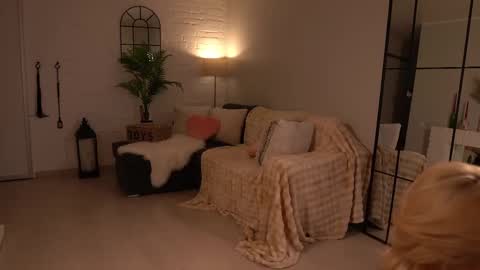 Snapshot of pantykrist chatting on February 22, 5:44 pm Kristina Kriss online show from February 22, 5:44 pm